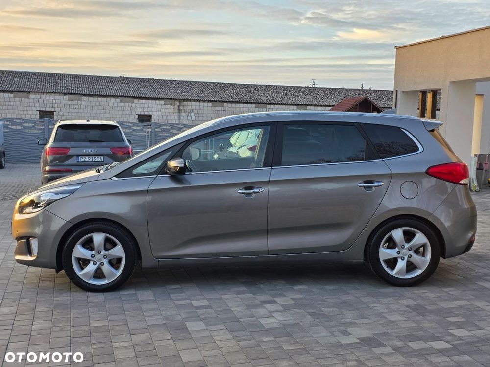 Kia Carens - 34