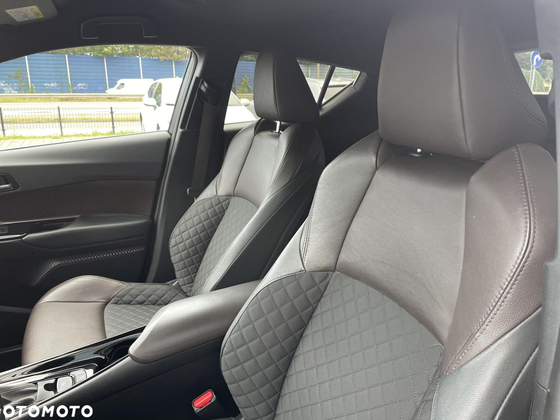 Toyota C-HR - 11
