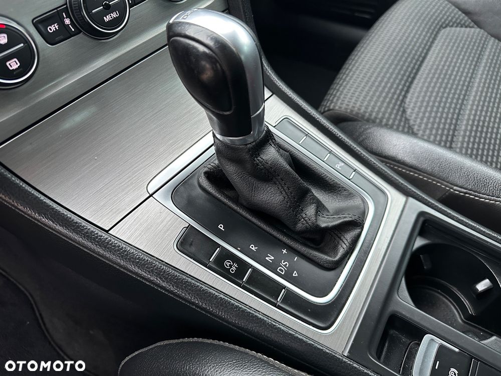 Volkswagen Golf 1.6 BlueTDI DSG Comfortline - 22