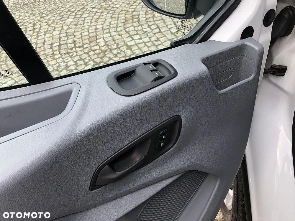 Ford Transit Kombi L3H2 Limited - 23