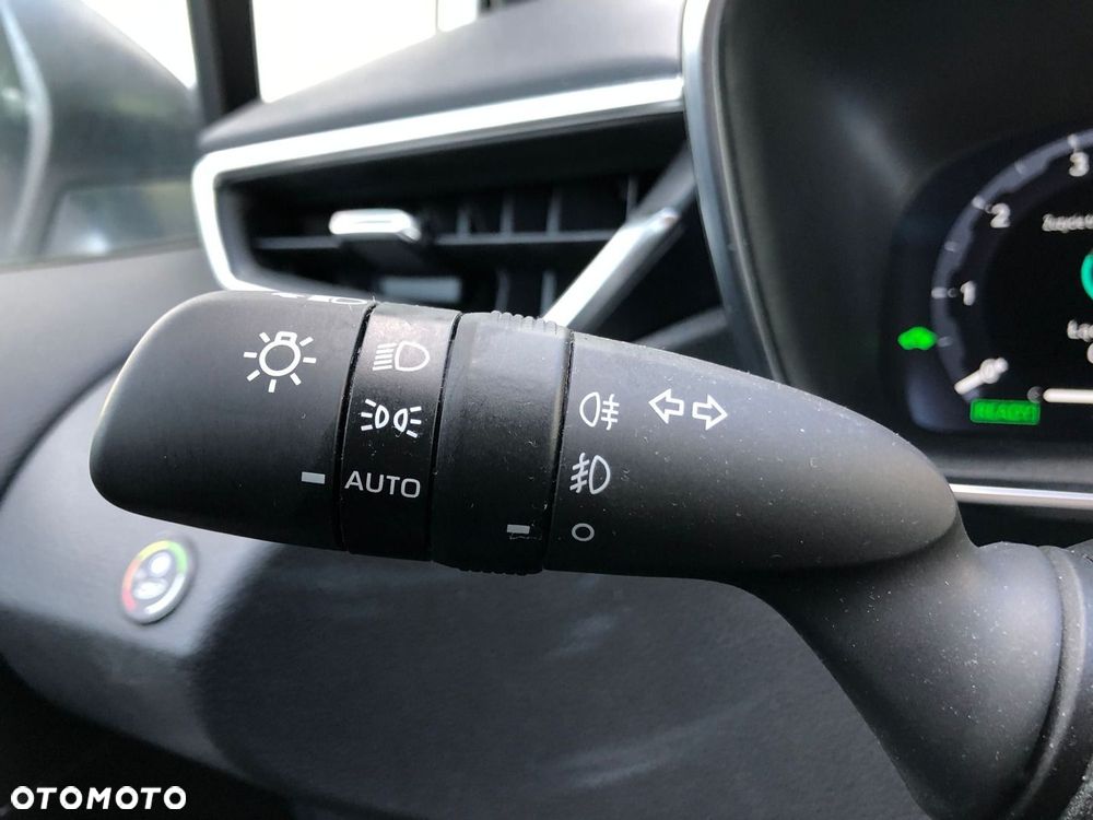 Toyota Corolla 1.8 Hybrid Comfort - 28