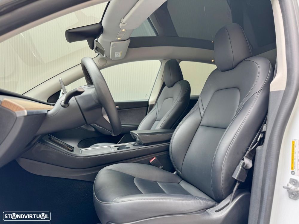 Tesla Model Y Standard Long Range RWD - 17