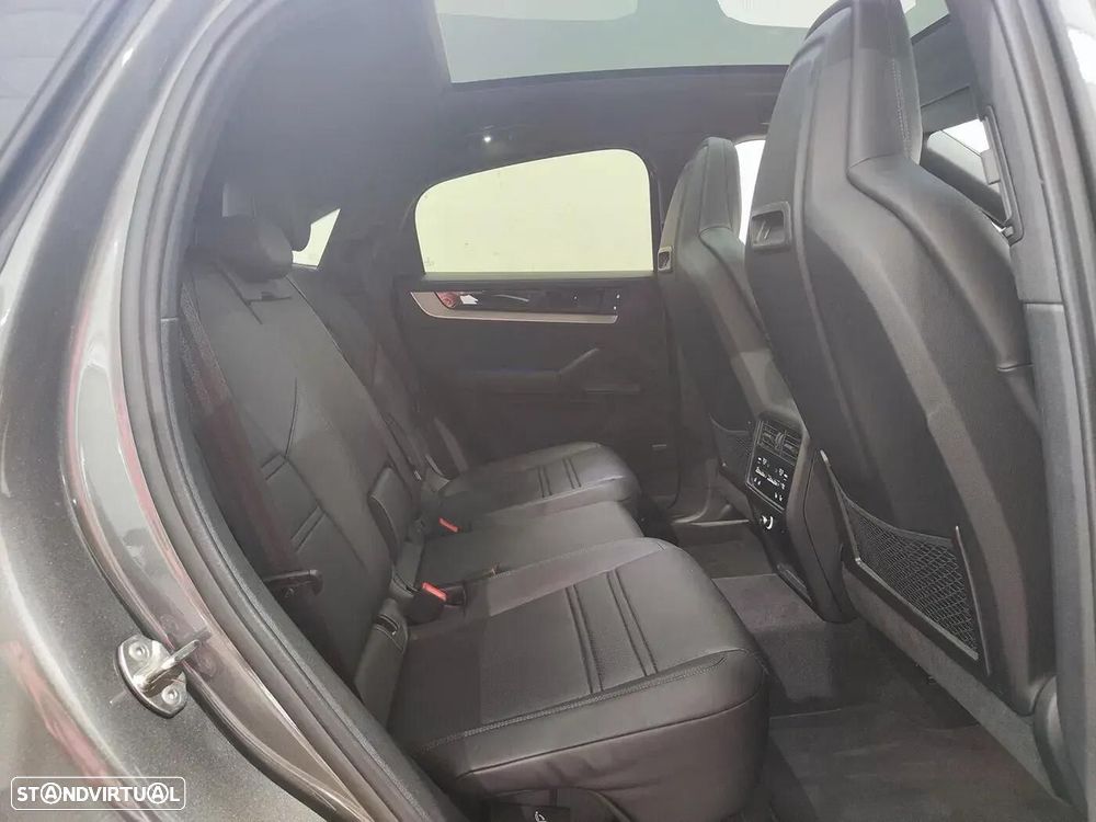 Porsche Cayenne Coupé E-Hybrid - 38
