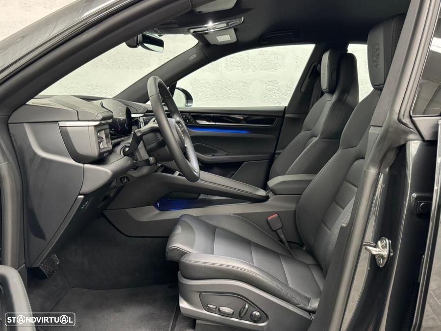 Porsche Macan Electric 4 - 5