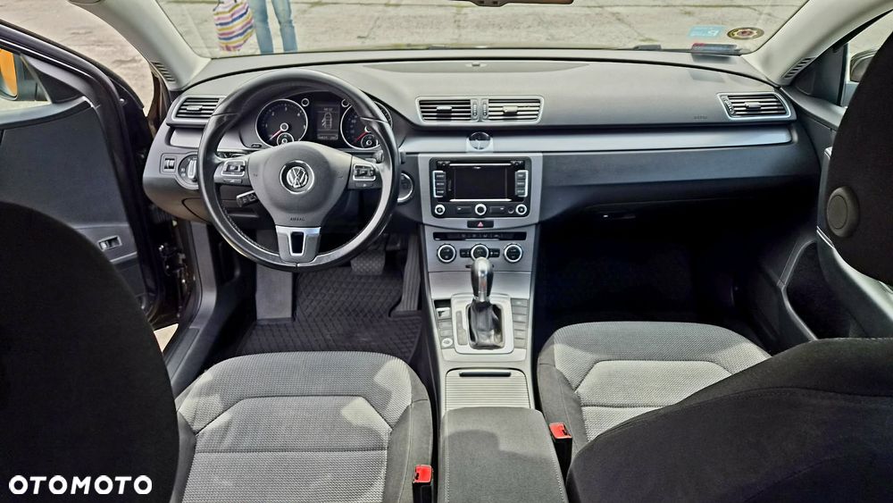 Volkswagen Passat 2.0 TDI Comfortline DSG - 8