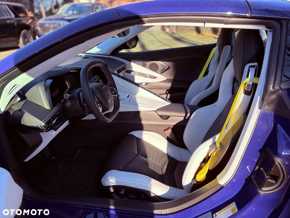 Chevrolet Corvette - 12