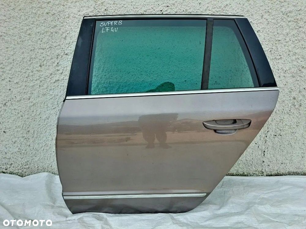 SKODA SUPERB 2011r 3T0 KOMBI DRZWI LEWE TYLNIE LEWY TYŁ TYLNE LF4U - 1