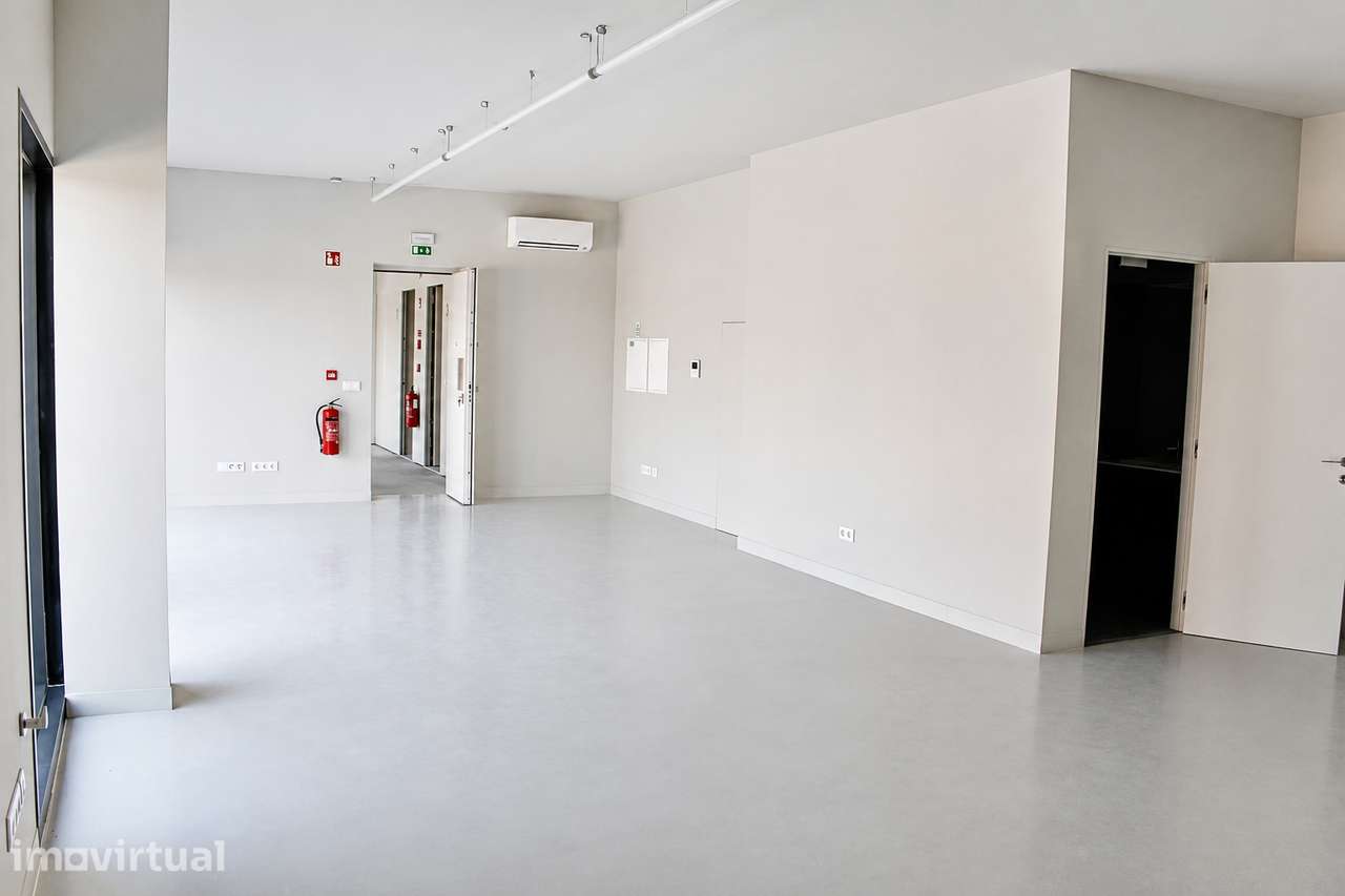 Loja / Showroom Nova com 70 m² na Zona Industrial da Maia - Grande imagem: 5/12