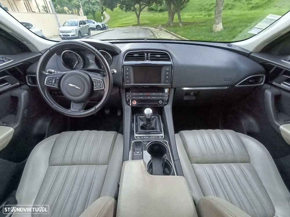 Jaguar F-Pace 2.0 i4D Prestige - 11