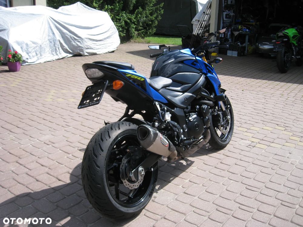 Suzuki GSX - 12