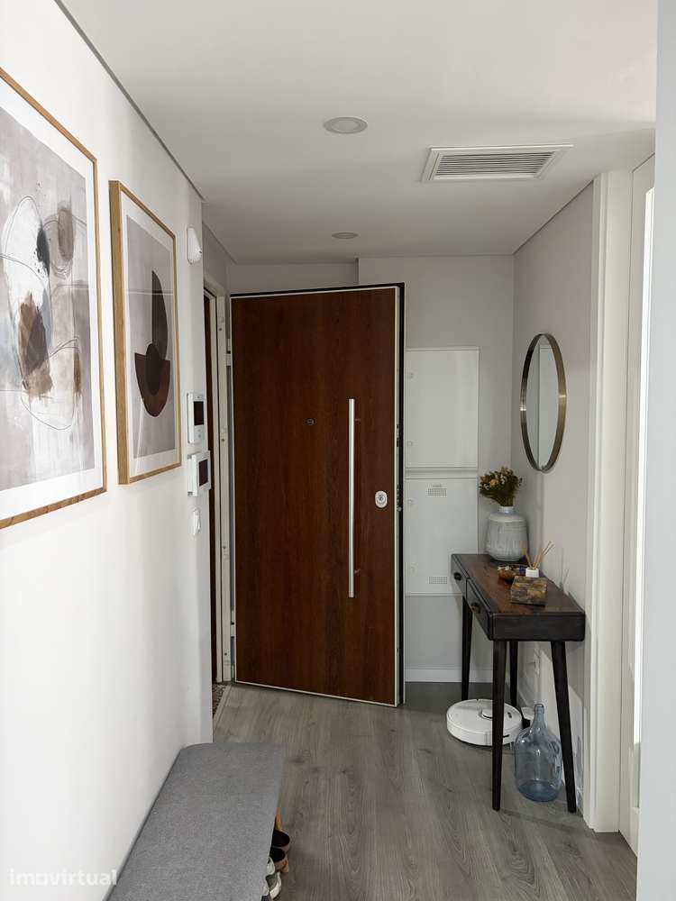Apartamento T2 na Avenida Amália Rodrigues, Jardim da Amoreira, Ramada - Grande imagem: 2/23