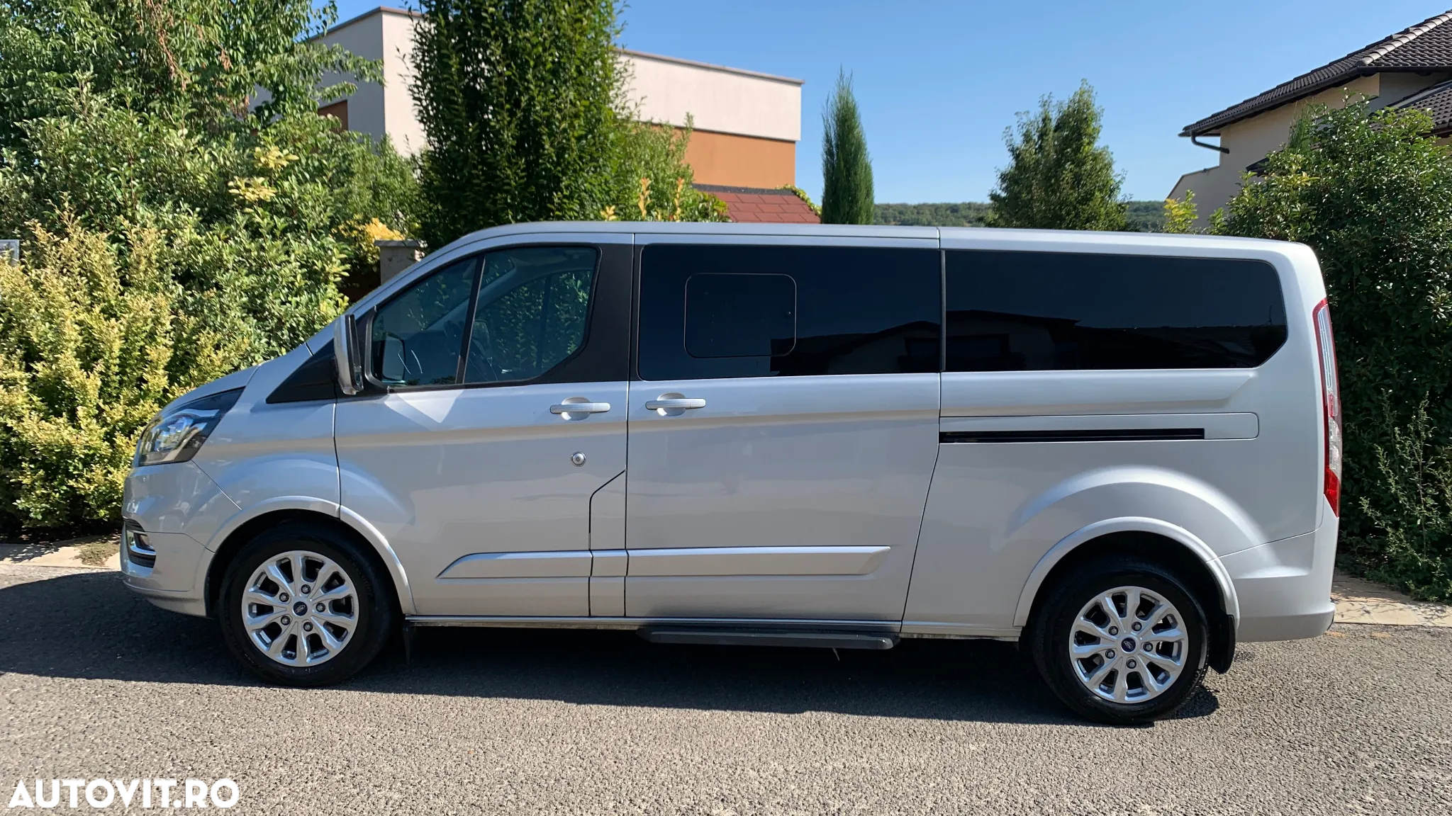 Ford Tourneo Custom Bus 320 2.0 EcoBlue 150 CP L2H1 Titanium X - 9