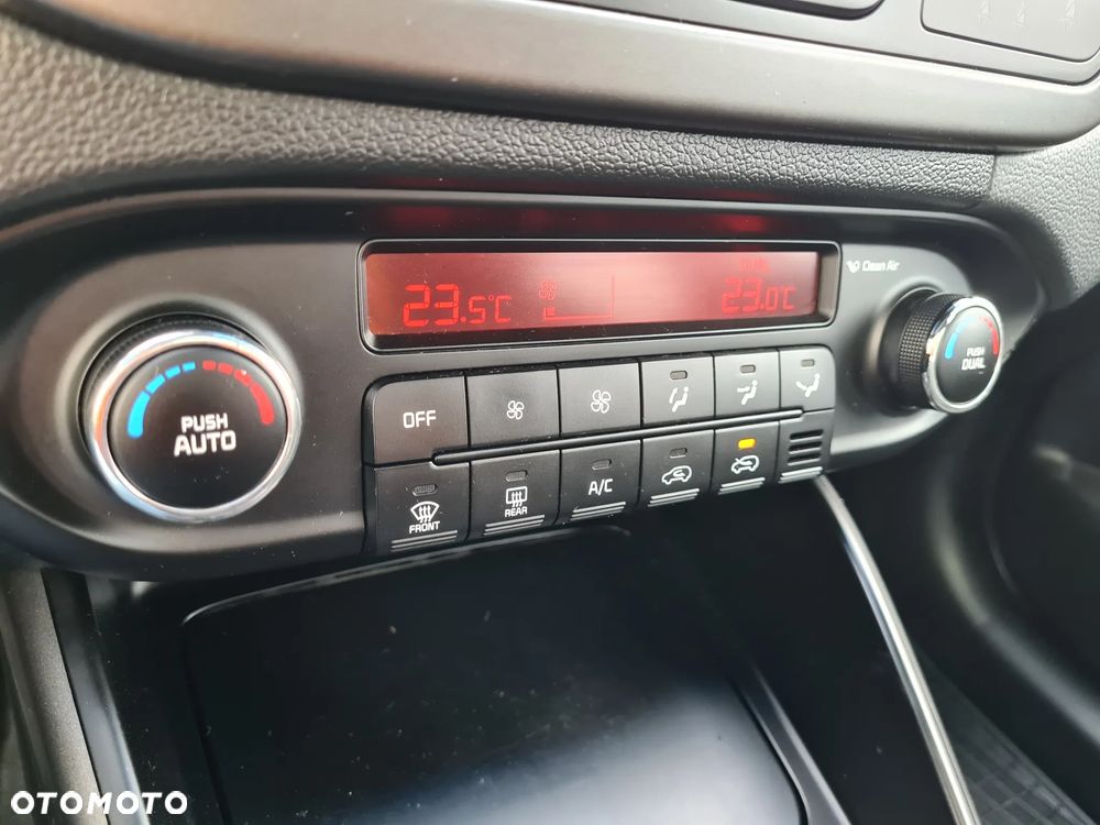 Kia Carens 1.7 CRDi 115 Dream-Team Edition - 14