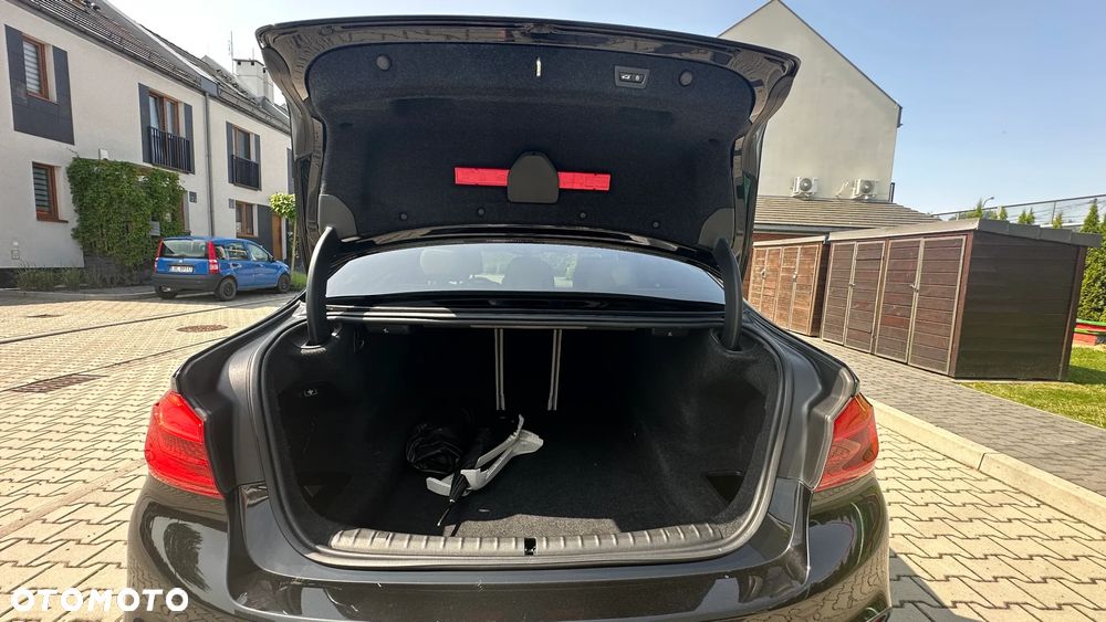 BMW Seria 5 520d M Sport - 16
