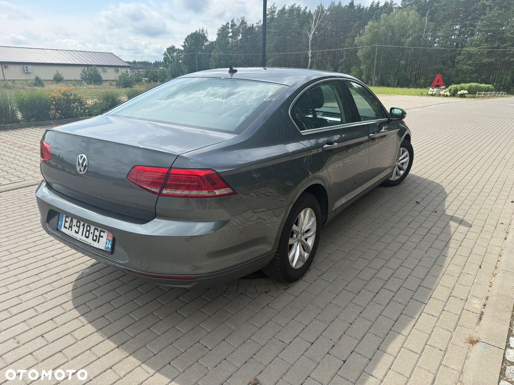 Volkswagen Passat 1.6 TDI SCR DSG Comfortline - 4