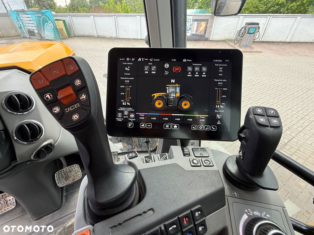 JCB FASTRAC 4220 iCON - 12
