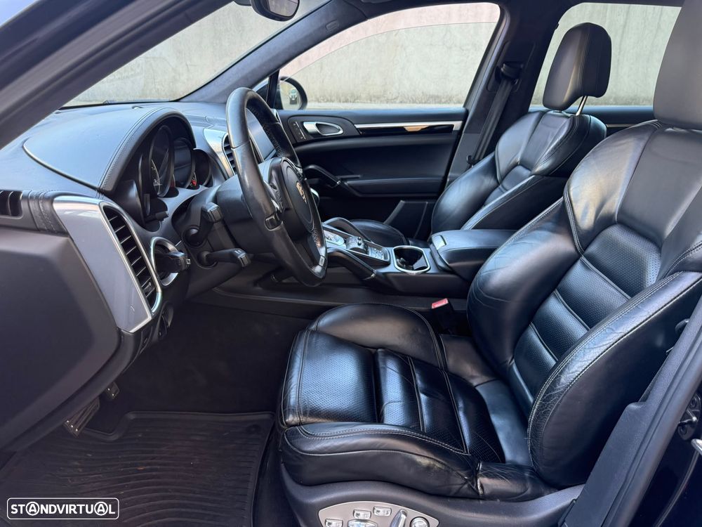 Porsche Cayenne Turbo Tiptronic S - 6