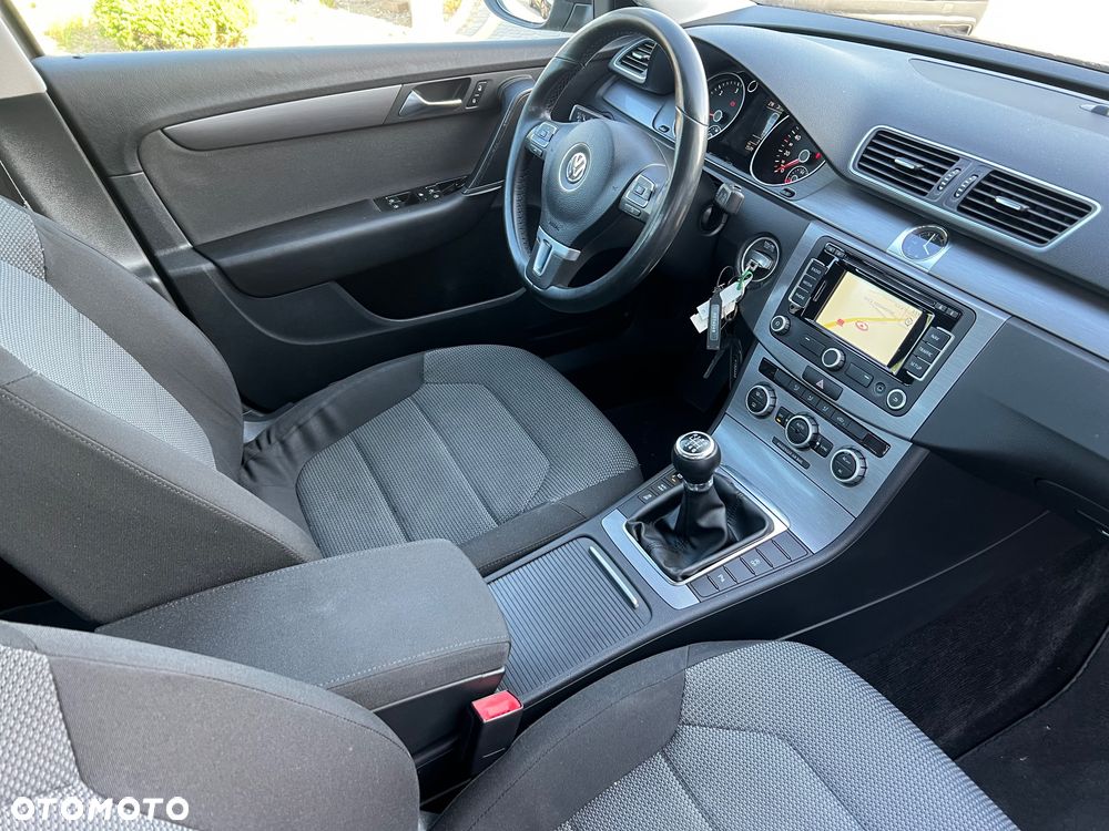Volkswagen Passat 1.6 TDI BMT Comfortline - 24