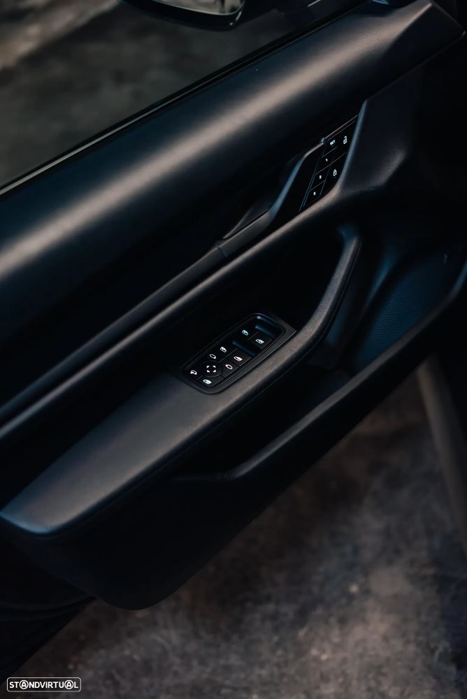 Porsche Taycan Sport Turismo - 32