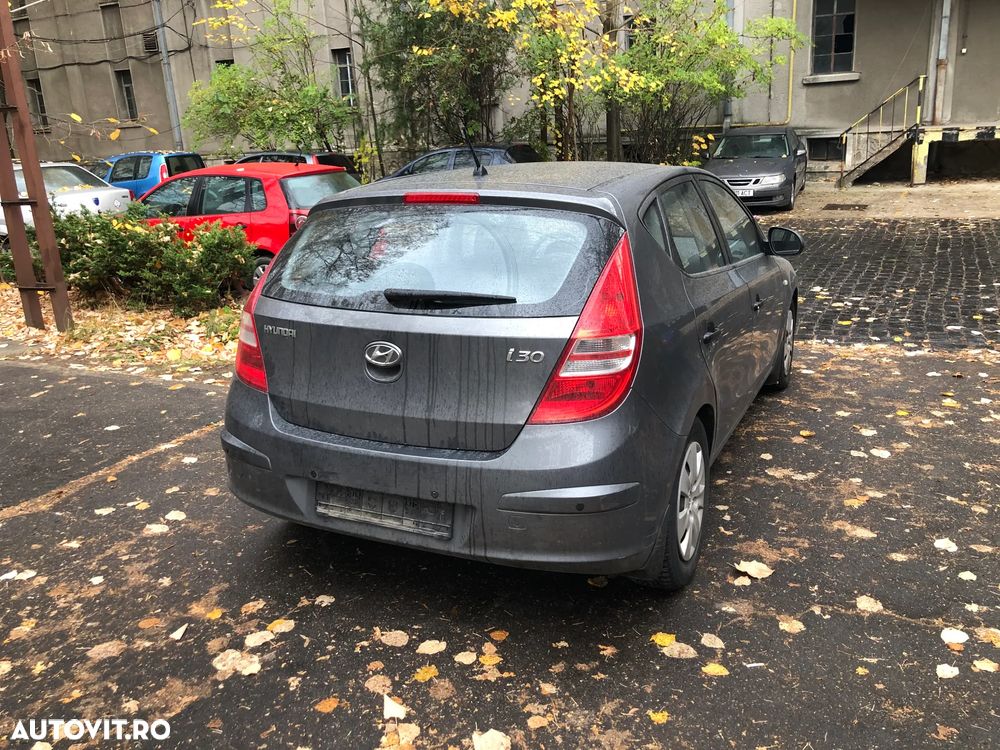 Dezmembrez Hyundai i30 gri inchis benzina 1,4 benzina 2008 - 8