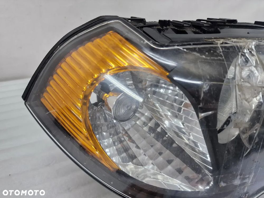 BMW X3 E83 PRAWA LAMPA + ŚLIZG POD LAMPĘ , NR AUKCJI LL580 - 2