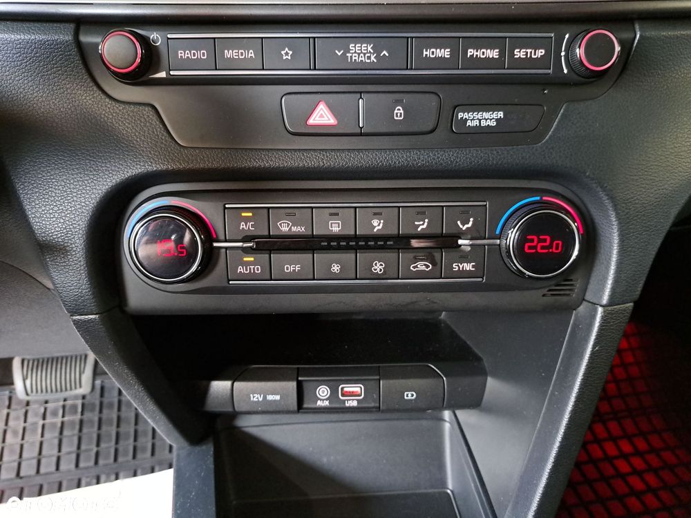 Kia Ceed - 27