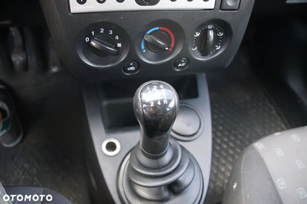 Auto na części - Ford Fiesta MK6 1.3 8V 70 KM A9JA 2S6R-7F094-DA Vitro 2003R Silnik Skrzynia Błotnik Drzwi Szyba Maska Klapa Zderzak Lusterko Sterownik Moduł Czujnik Deska Kokpit Licznik - 14