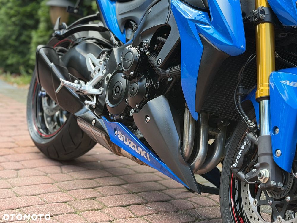 Suzuki GSX - 12