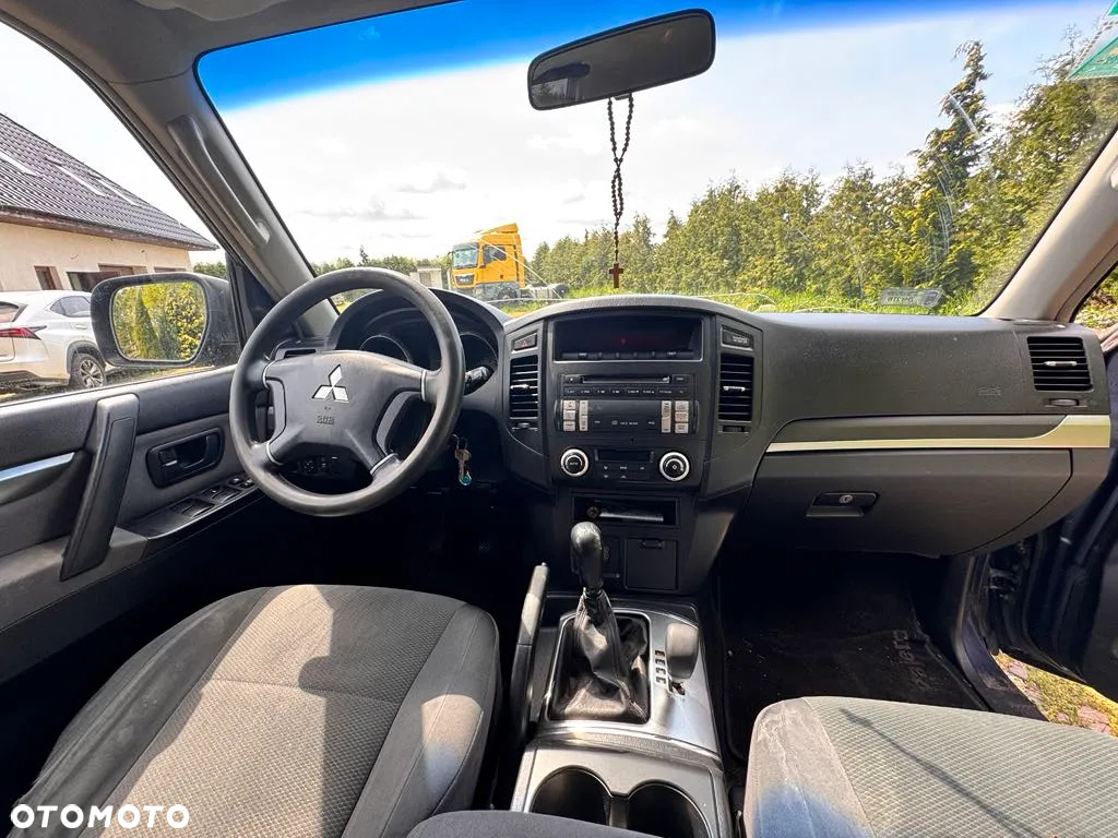 Mitsubishi Pajero - 8