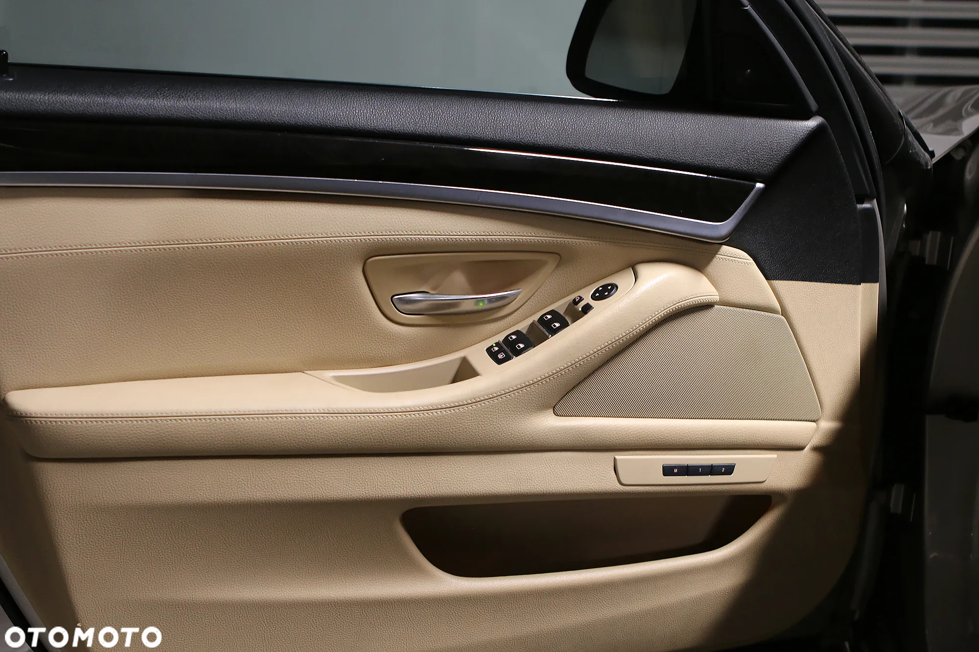 BMW Seria 5 528i - 27