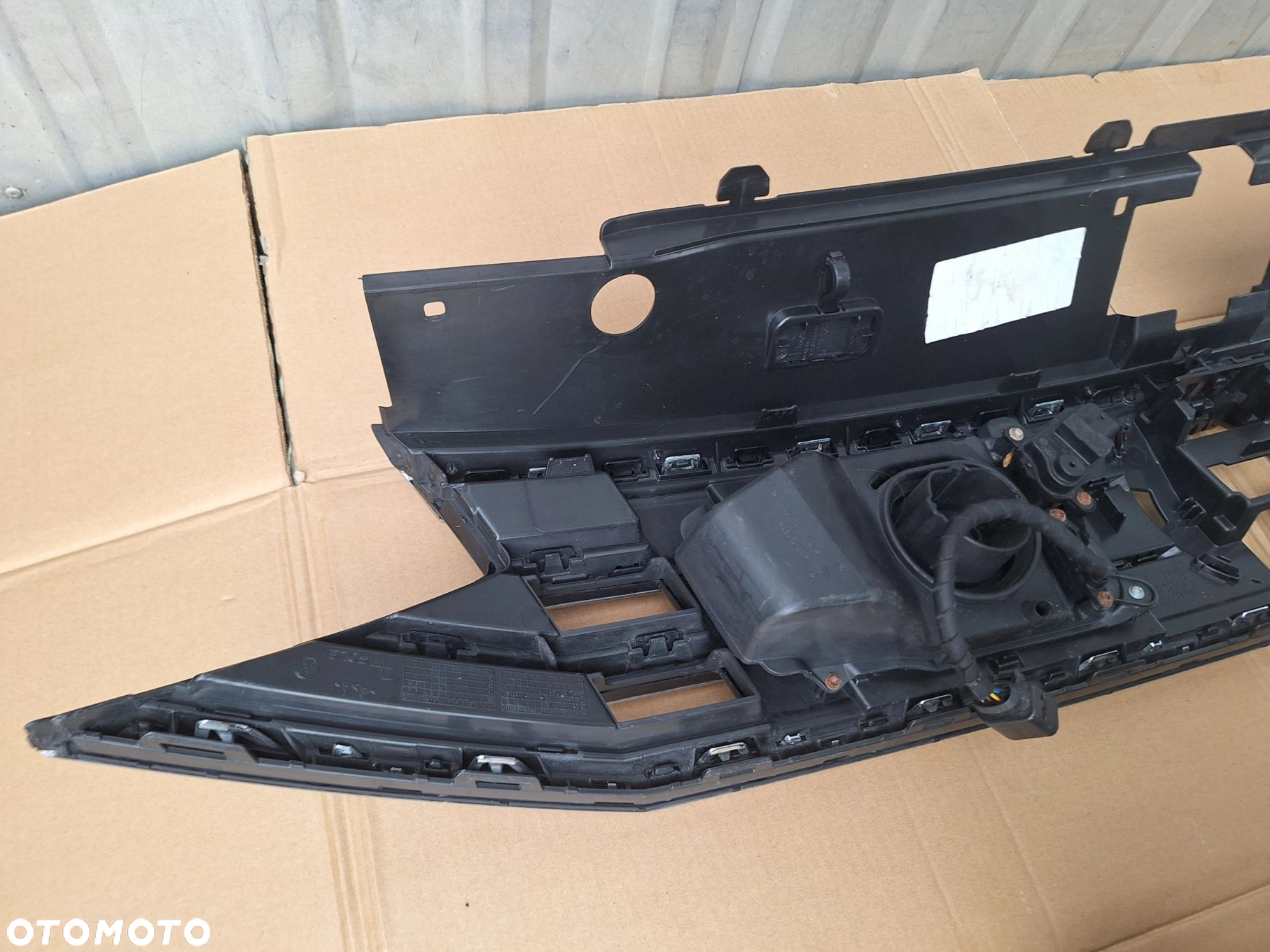 VW PASSAT B8 GTE LIFT 19- ATRAPA GRILL GNIAZDO ŁADOWANIA 3G0853479D WYSYŁKA 24H - 10
