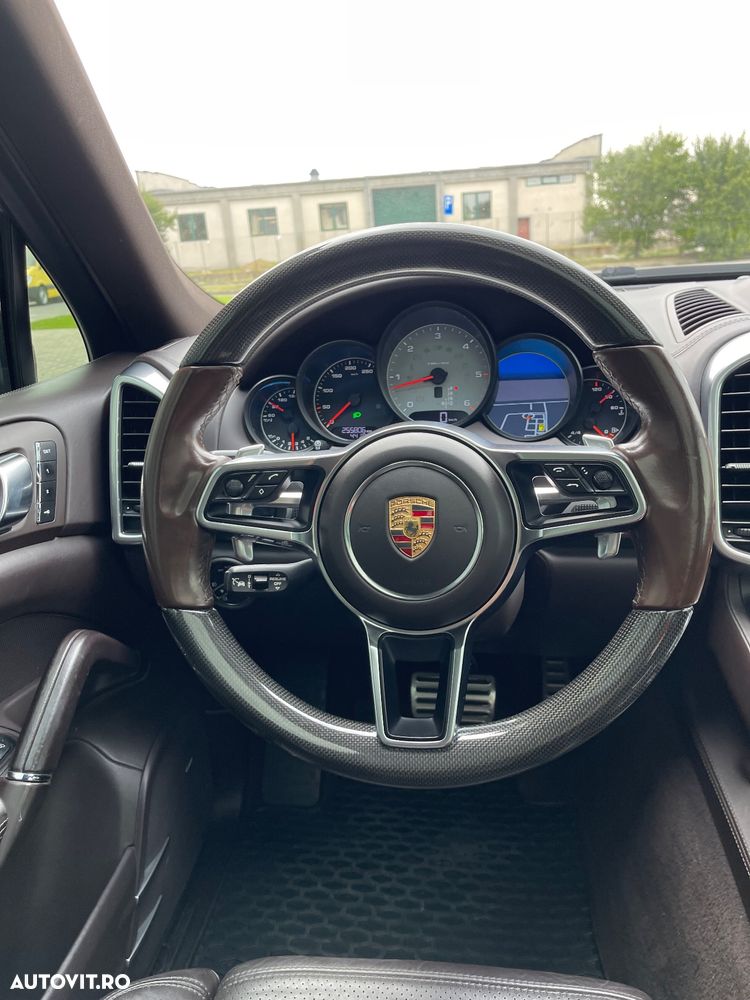 Porsche Cayenne 4.2 L S - 9