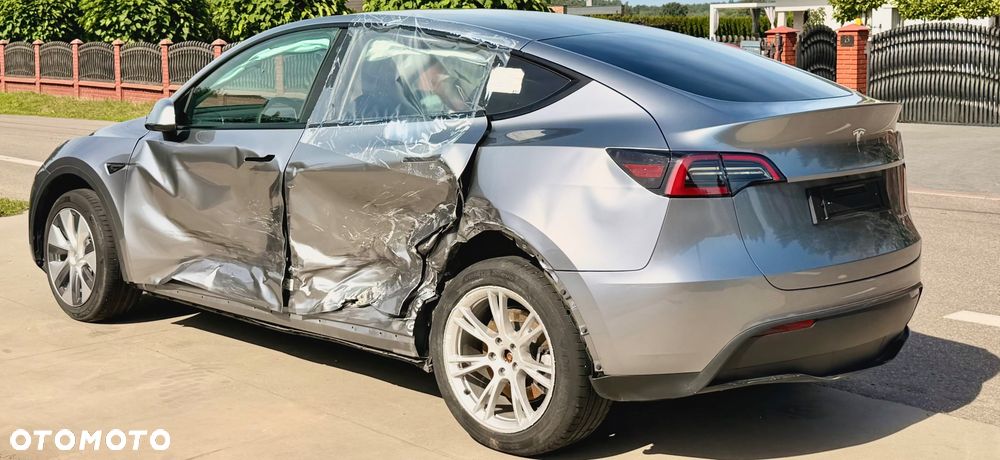 Tesla Model Y Long Range Dual Motor AWD - 6