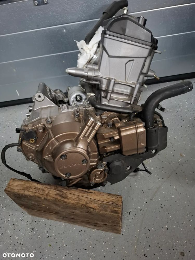 Honda CRF 1000 DCT Africa Twin silnik engine - 2