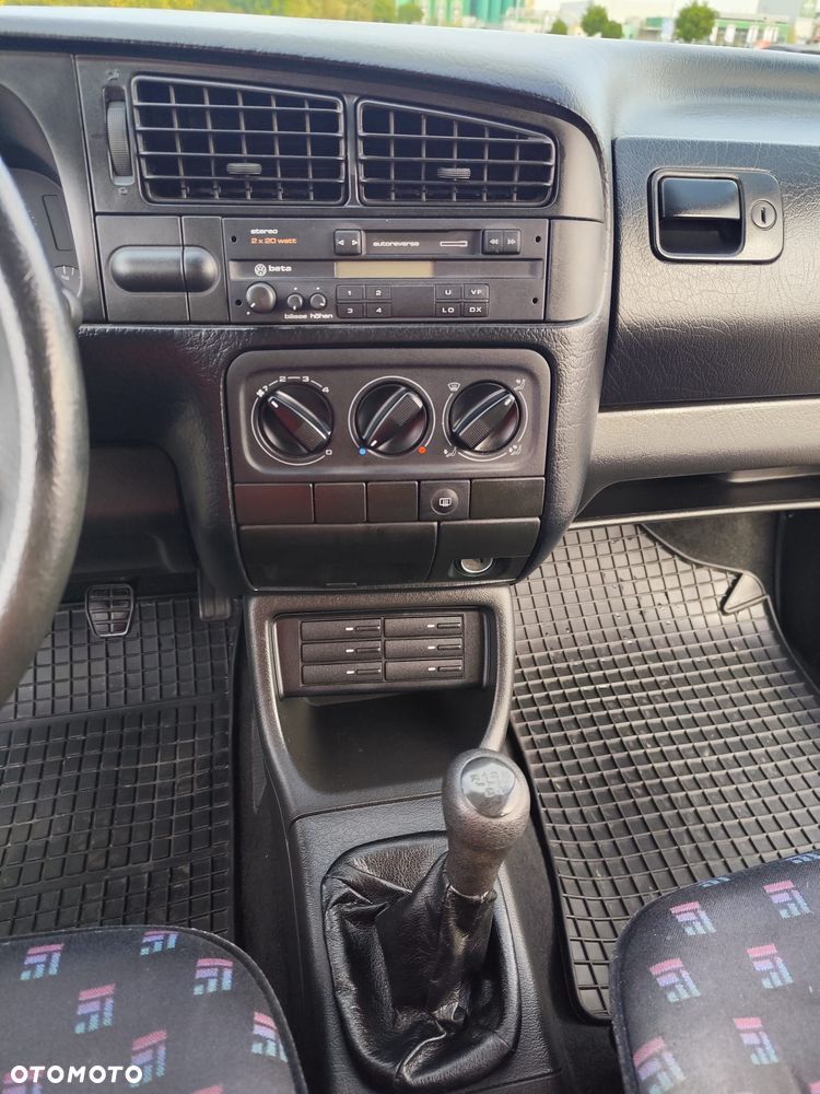Volkswagen Golf - 28