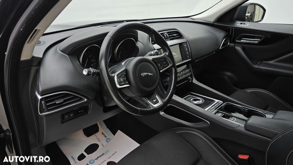Jaguar F-Pace - 13
