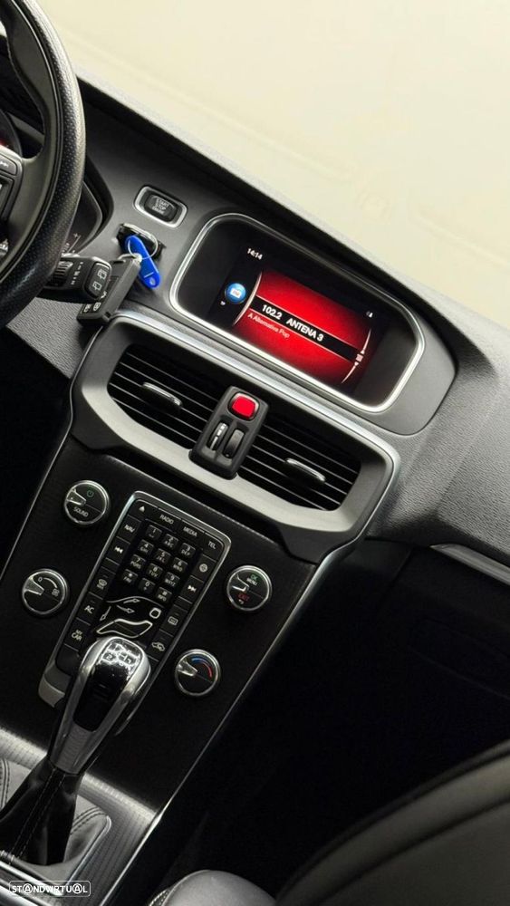 Volvo V40 2.0 D2 R-Design - 27