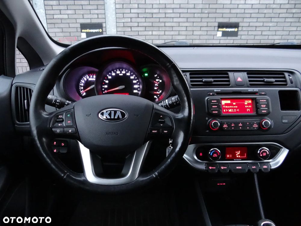 Kia Rio 1.4 Dream Team Edition - 30