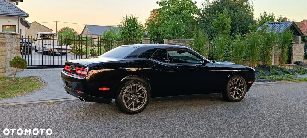 Dodge Challenger - 23