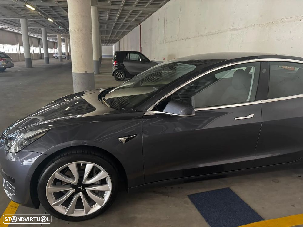 Tesla Model 3 - 5