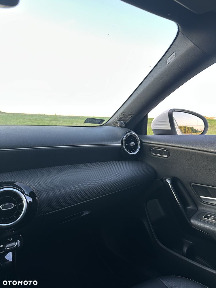 Mercedes-Benz CLA 180 7G-DCT AMG Line - 17