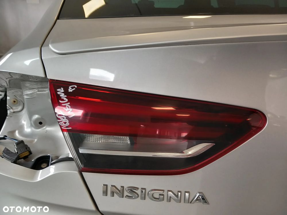 OPEL INSIGNIA B LAMPA LEWA TYLNA LEWY TYŁ W KLAPE SEDAN
