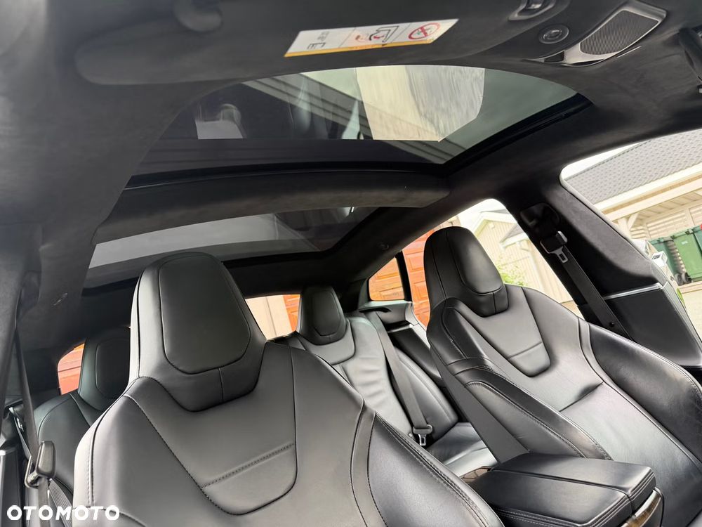 Tesla Model S - 24
