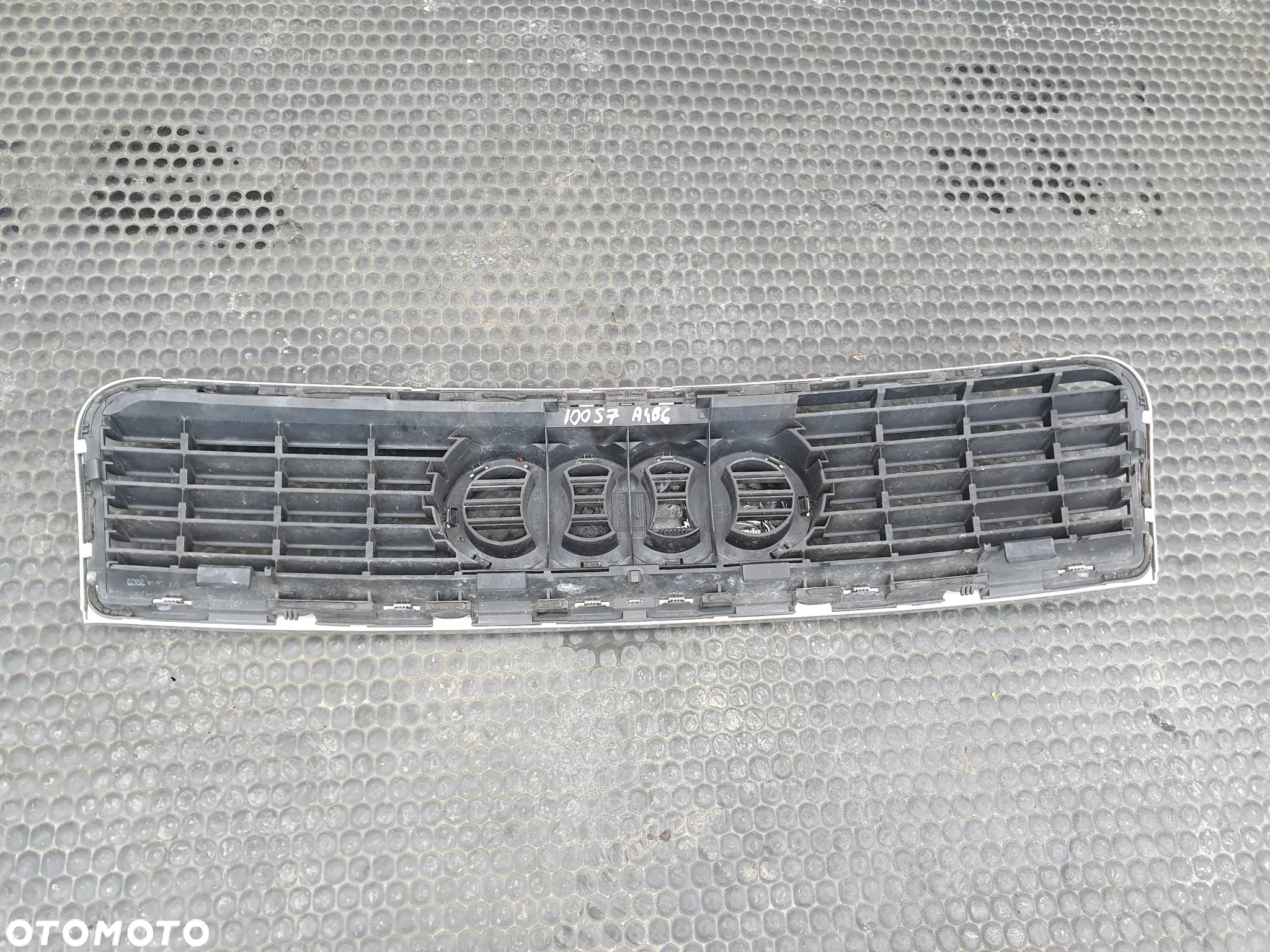 Atrapka 8E0853651F Atrapa Gril Maski Chrom Ramka Emblemat Znaczek Audi A4 B6 - 9