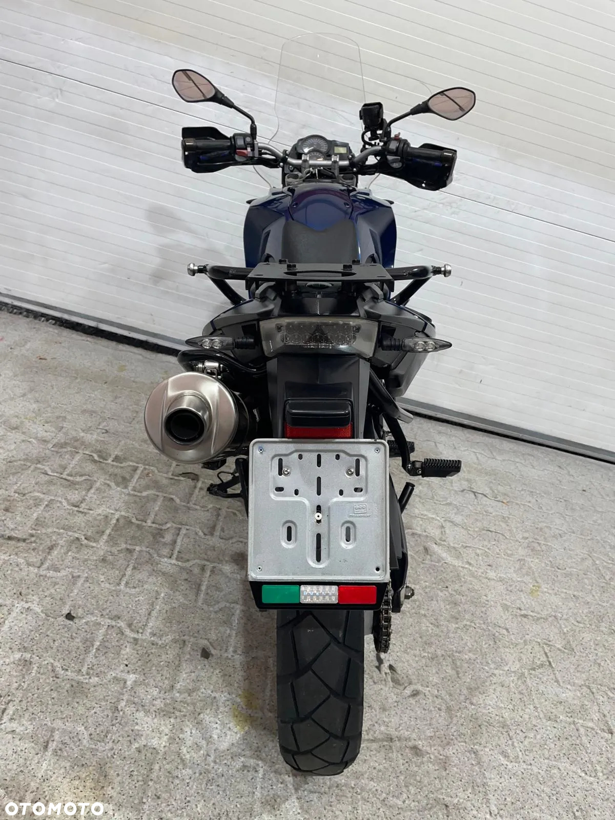 BMW F - 24