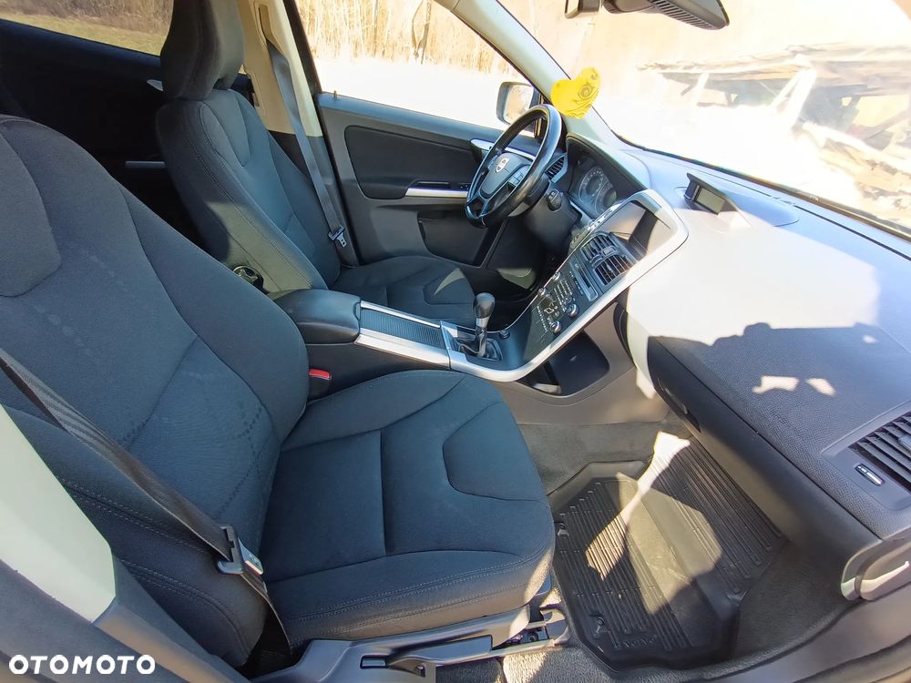 Volvo XC 60 2.4D DRIVe - 32