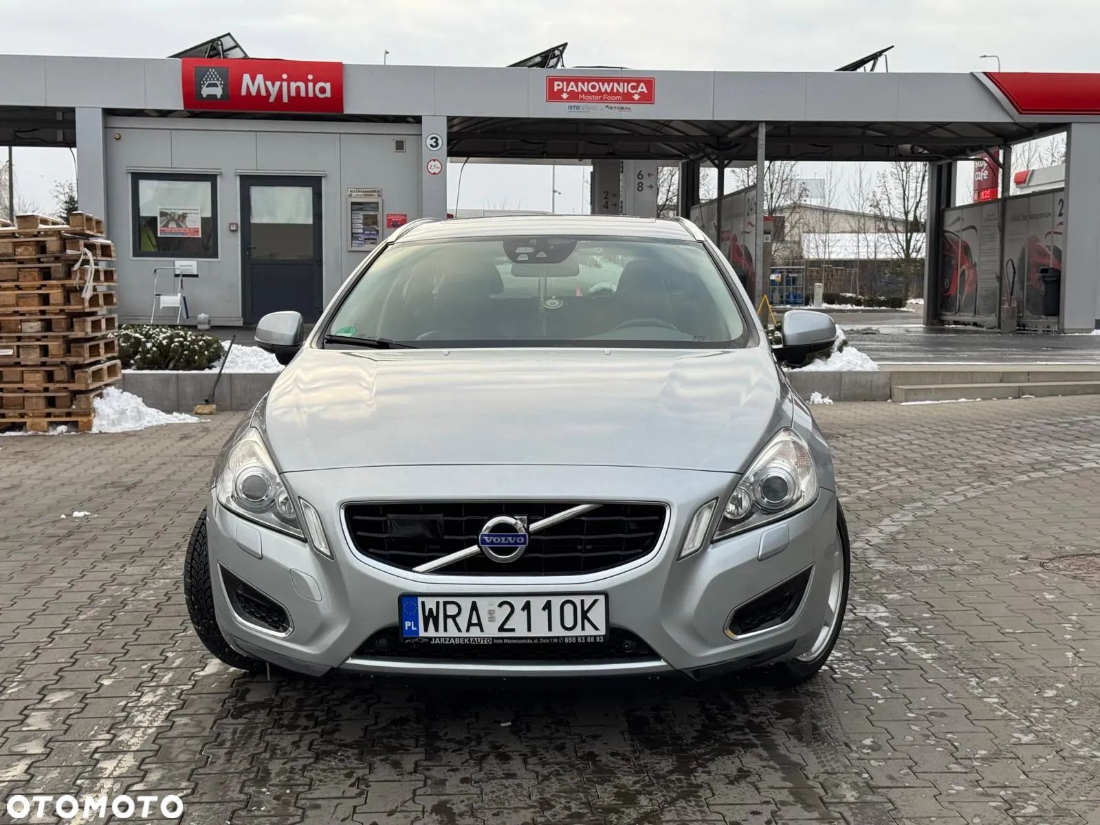Volvo V60 D6 AWD Plug-in Hybrid R-Design Summum - 1