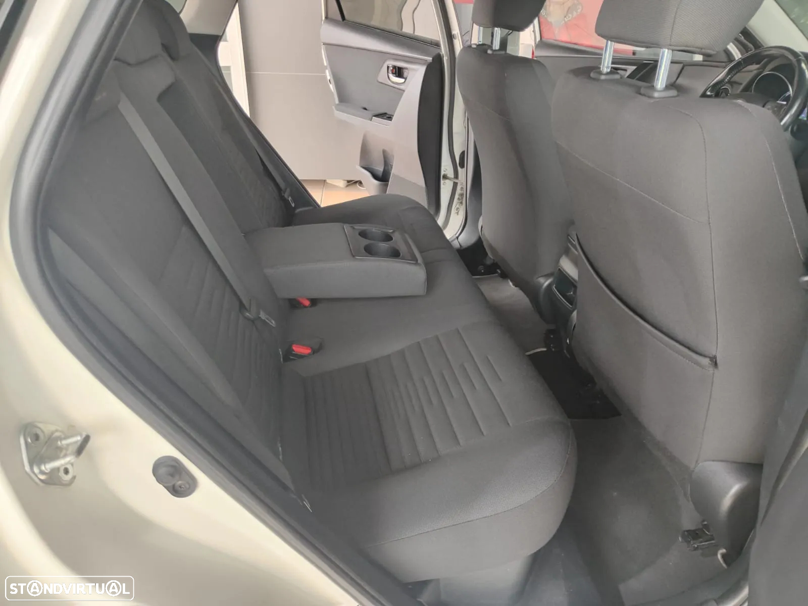 Toyota Auris Touring Sports 1.8 HSD Comfort+P.Sport - 14