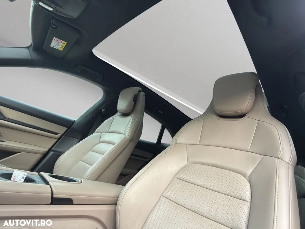 Porsche Taycan 4 - 12