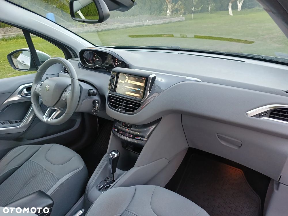 Peugeot 208 120 VTI Automatik Allure - 9